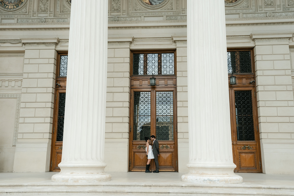 Cununie civilă în stil street în București – eleganță urbană la Ateneul Român