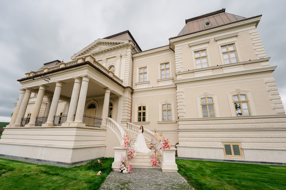 Mireasa in decor regal la Castelul Banffy, Bontida