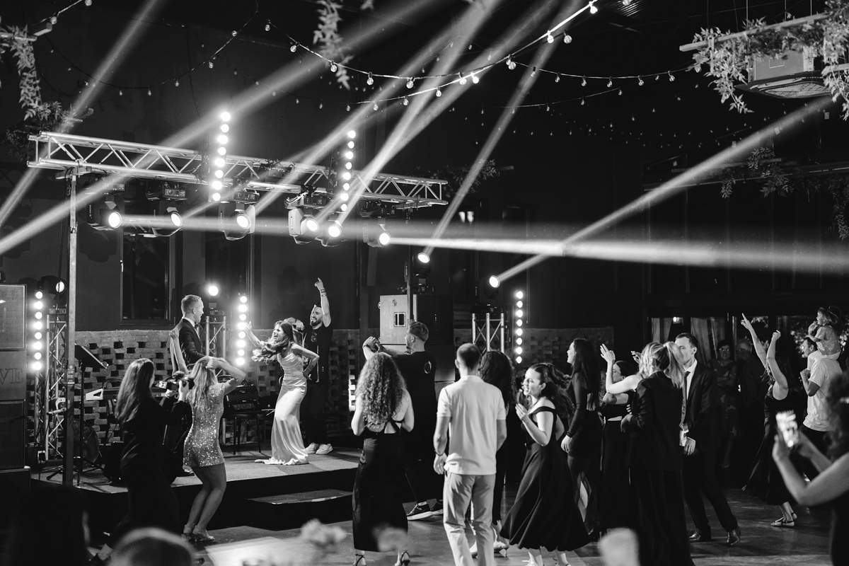 Nuntă Valentina & Alexander la Snagov: Pregătiri la Lakeview Residences și petrecere la Moonlight Venue