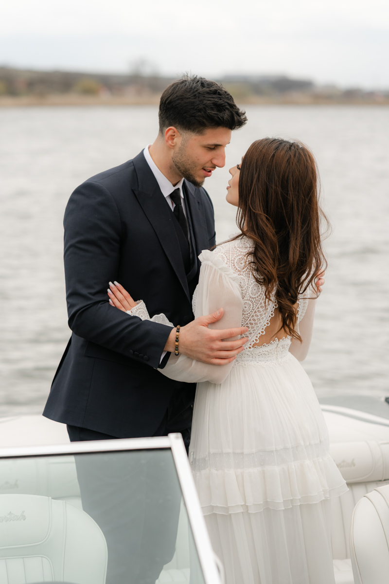 Nuntă la Light House by SunGarden: eleganță retro și artificii pe ponton