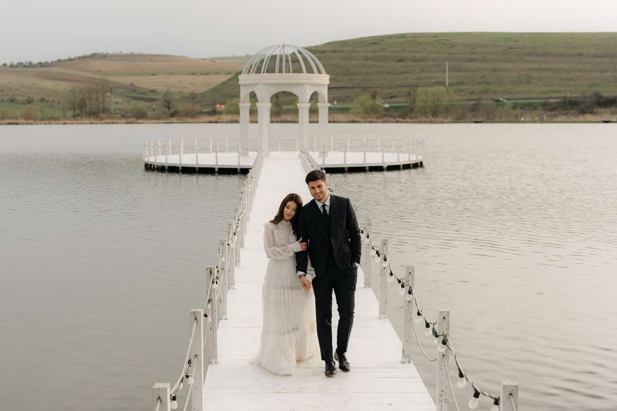 Nuntă la Light House by SunGarden: eleganță retro și artificii pe ponton