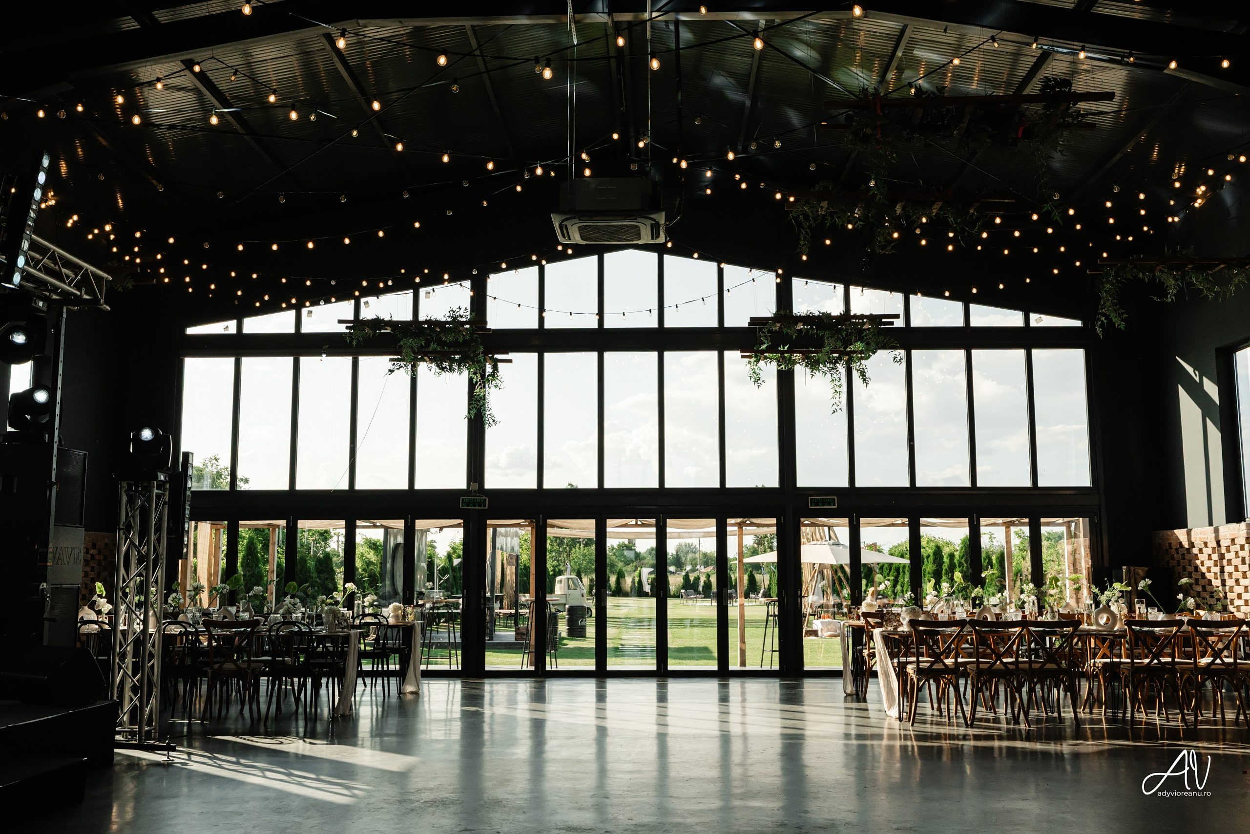 Nunta Alexander & Vale la Moonlight Venue