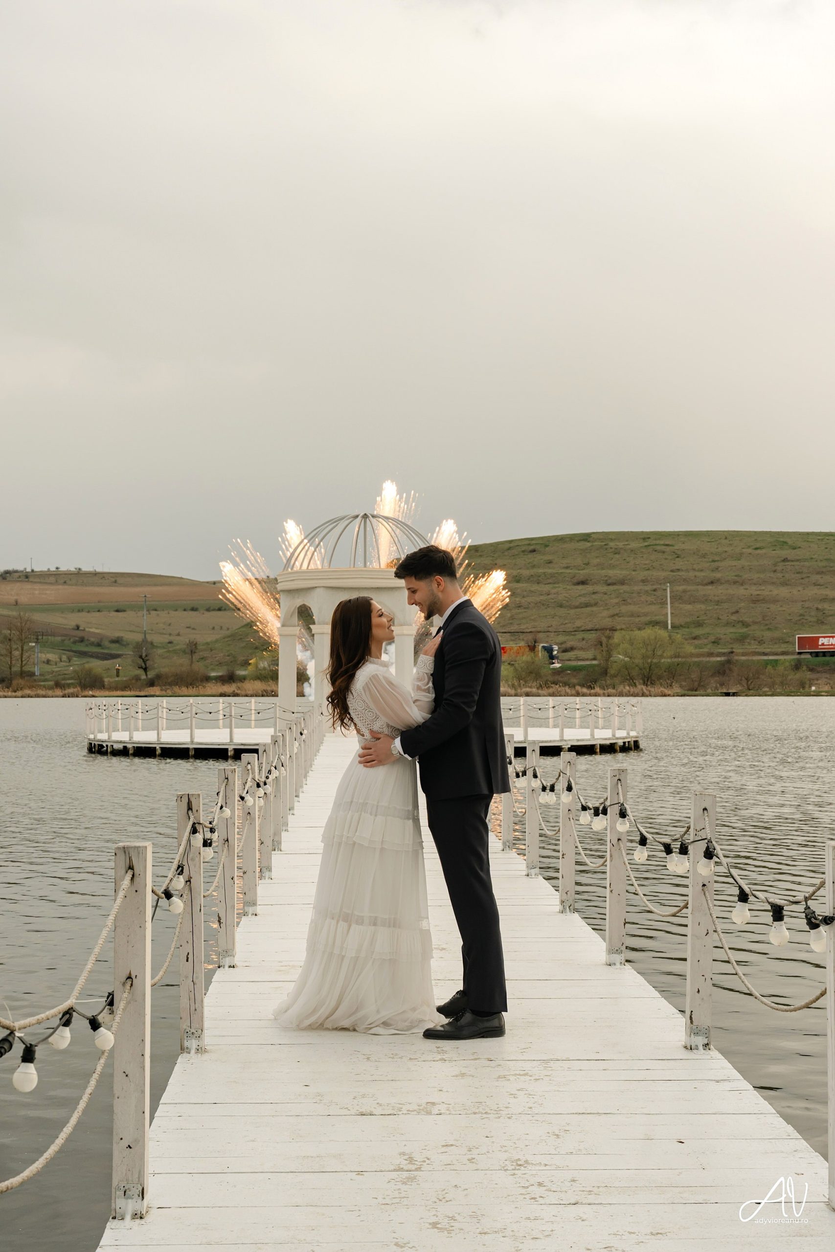 Wedding shooting to Light House by the Lake