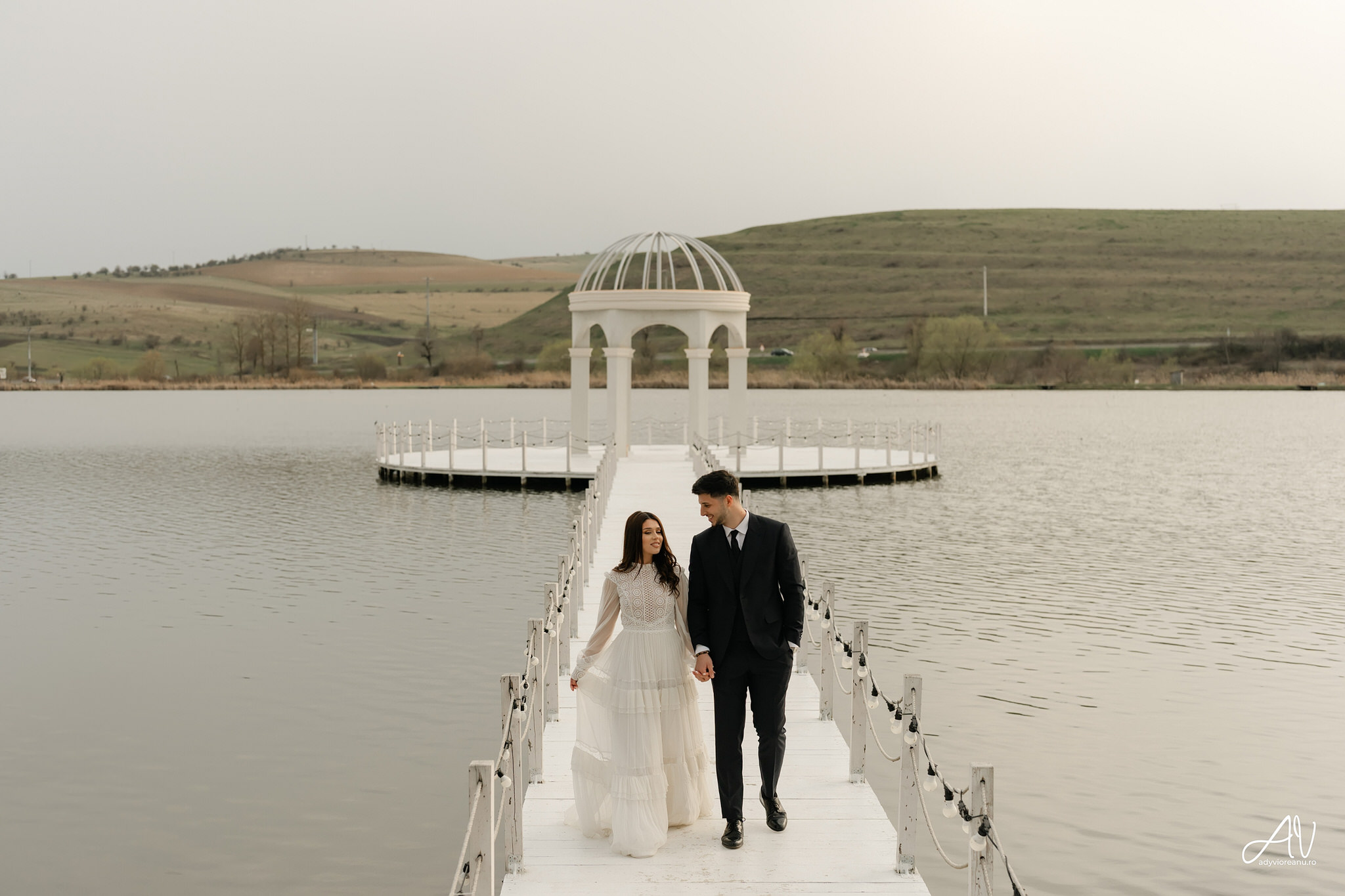 Wedding shooting to Light House by the Lake